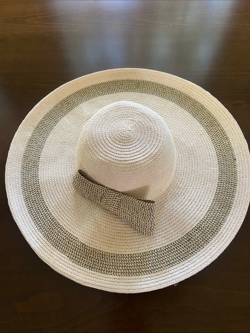 Women’s Wide Brim Sun Hat with Bow - Cream and Black. Flexible fabric, foldable